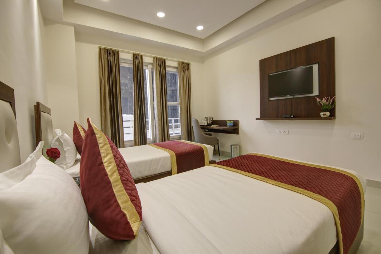 Hotel La Mirage Noida Exterior photo