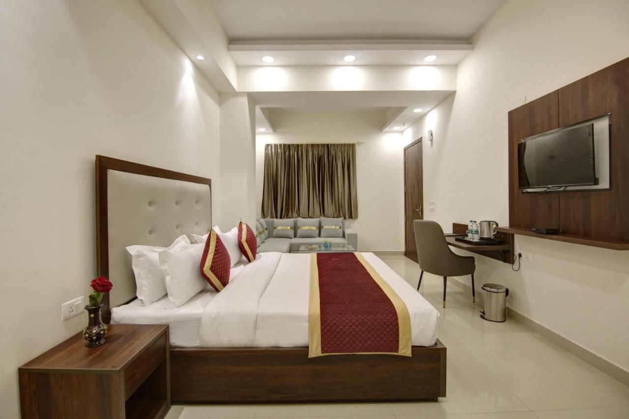 Hotel La Mirage Noida Exterior photo