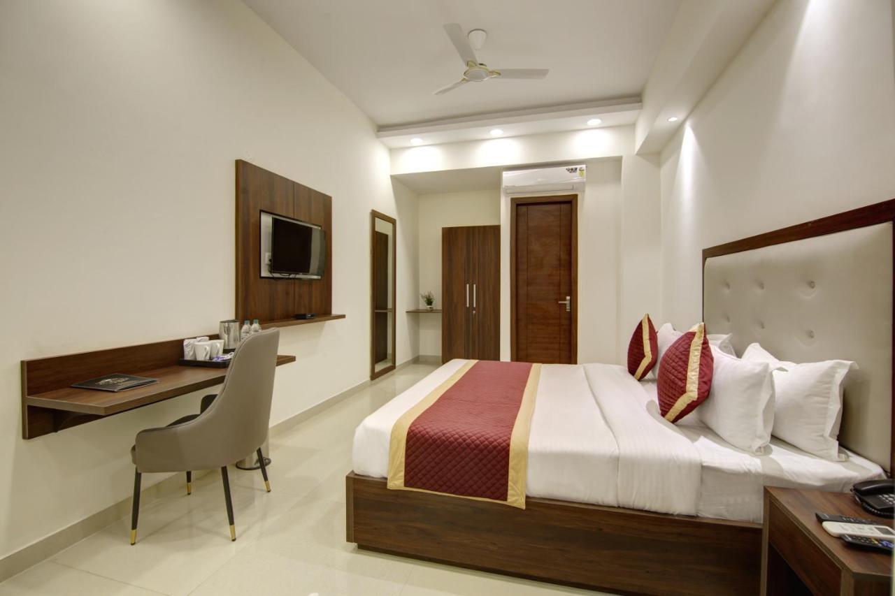 Hotel La Mirage Noida Exterior photo