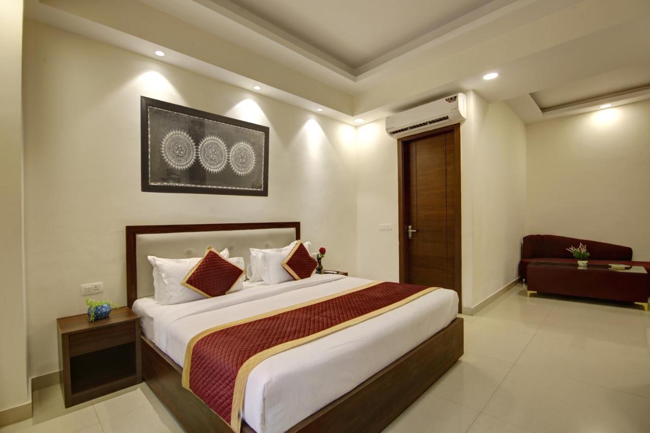 Hotel La Mirage Noida Exterior photo