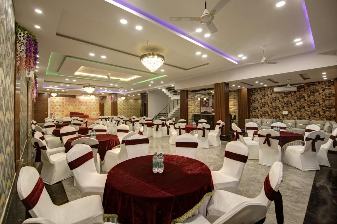 Hotel La Mirage Noida Exterior photo